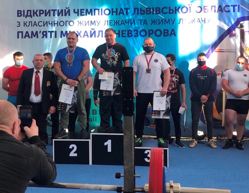 Шандригось В.-бронзовий призер з жиму лежачи серед чоловіків